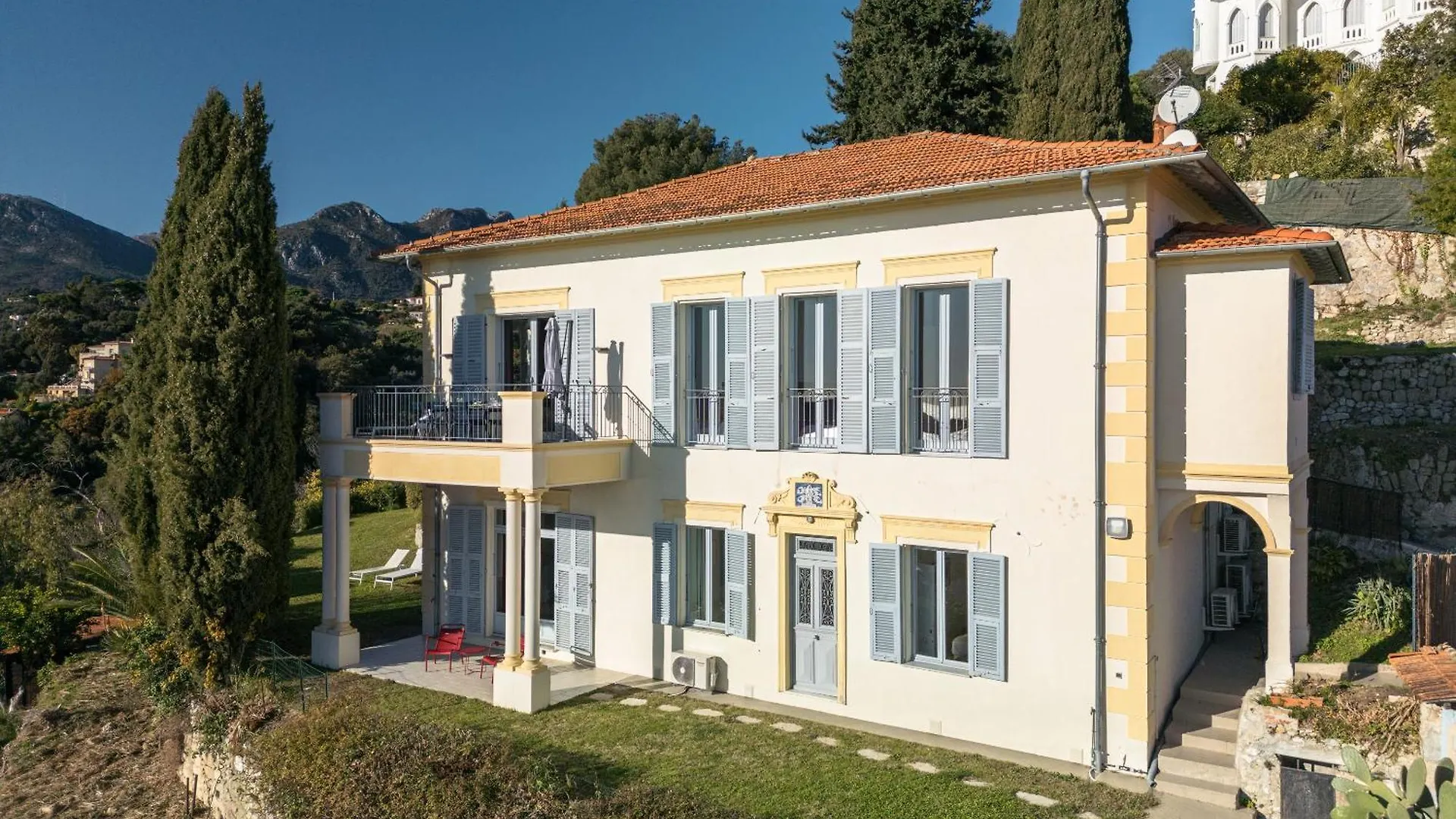 Magnifique Villa D'Epoque Vue Mer, Plage A 12 Min A Pieds Menton 0*,  France