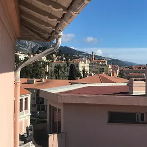 Apartment Lumineux Sous Les Toits De, Menton